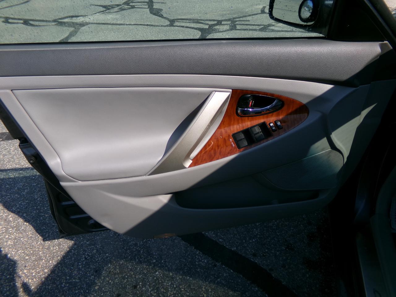 Toyota Camry 4dr Sdn V6 Auto XLE (Natl) 2010