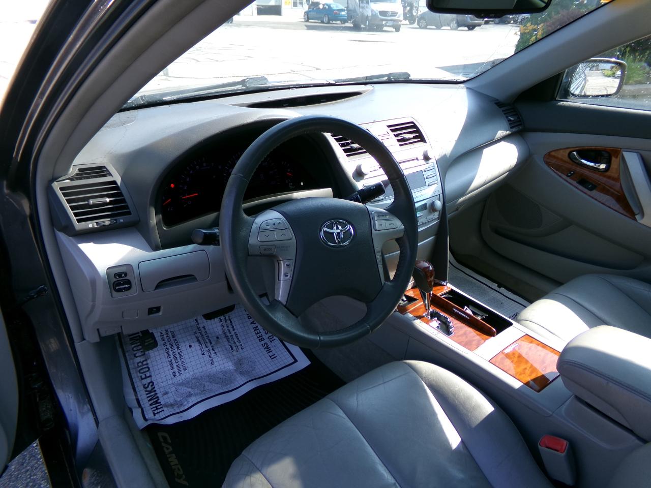 Toyota Camry 4dr Sdn V6 Auto XLE (Natl) 2010