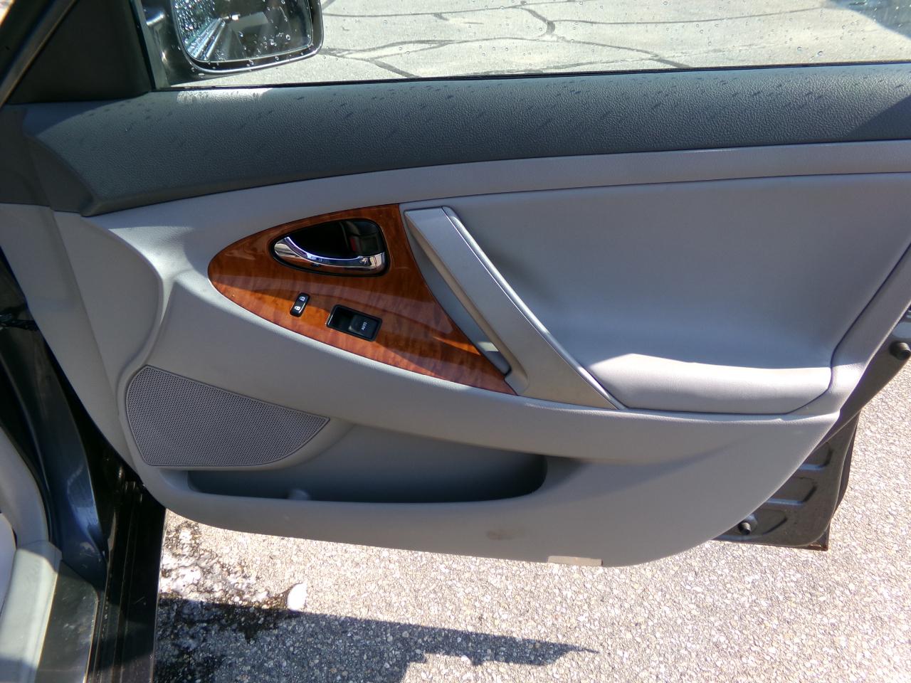 Toyota Camry 4dr Sdn V6 Auto XLE (Natl) 2010