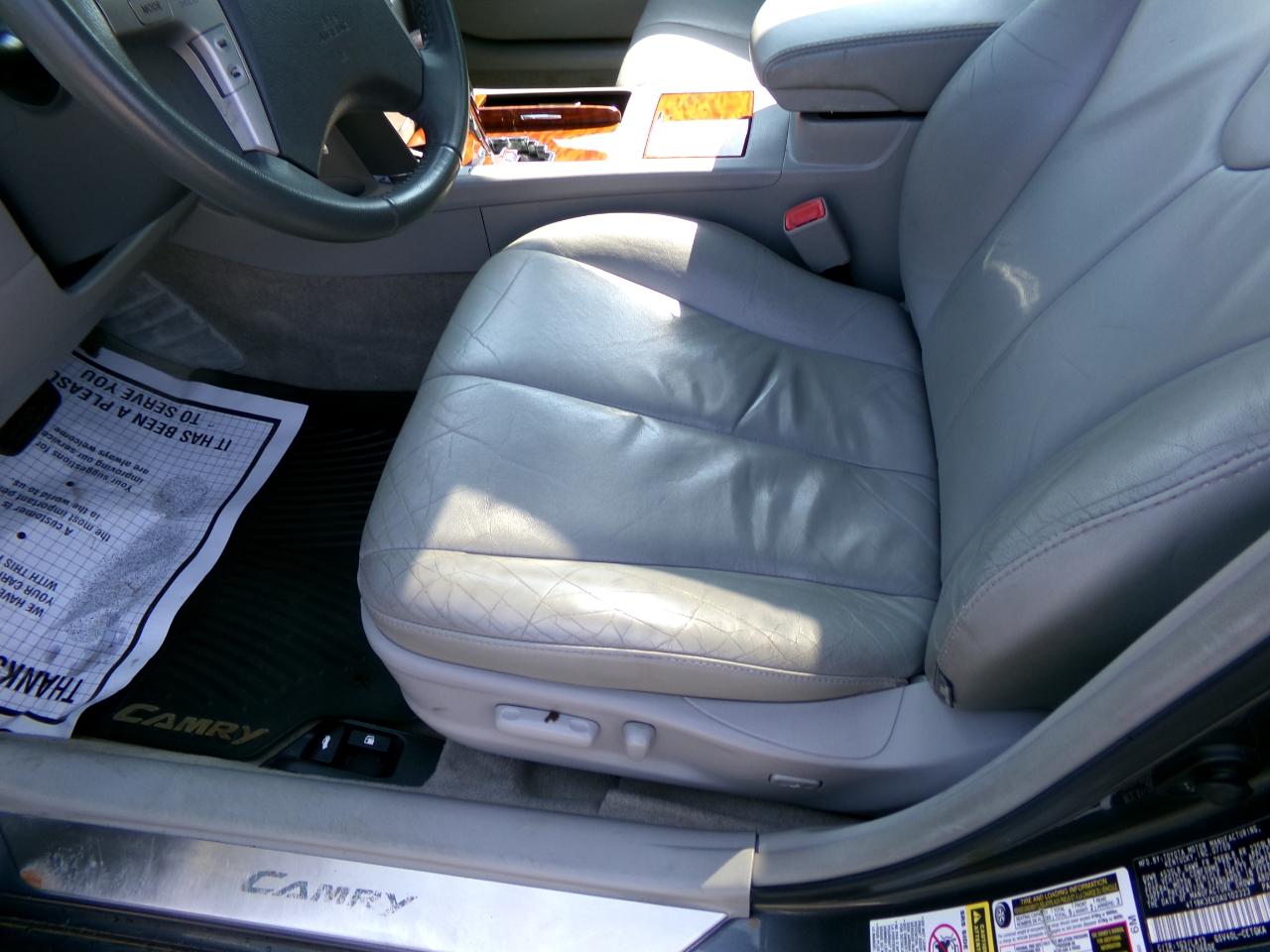 Toyota Camry 4dr Sdn V6 Auto XLE (Natl) 2010