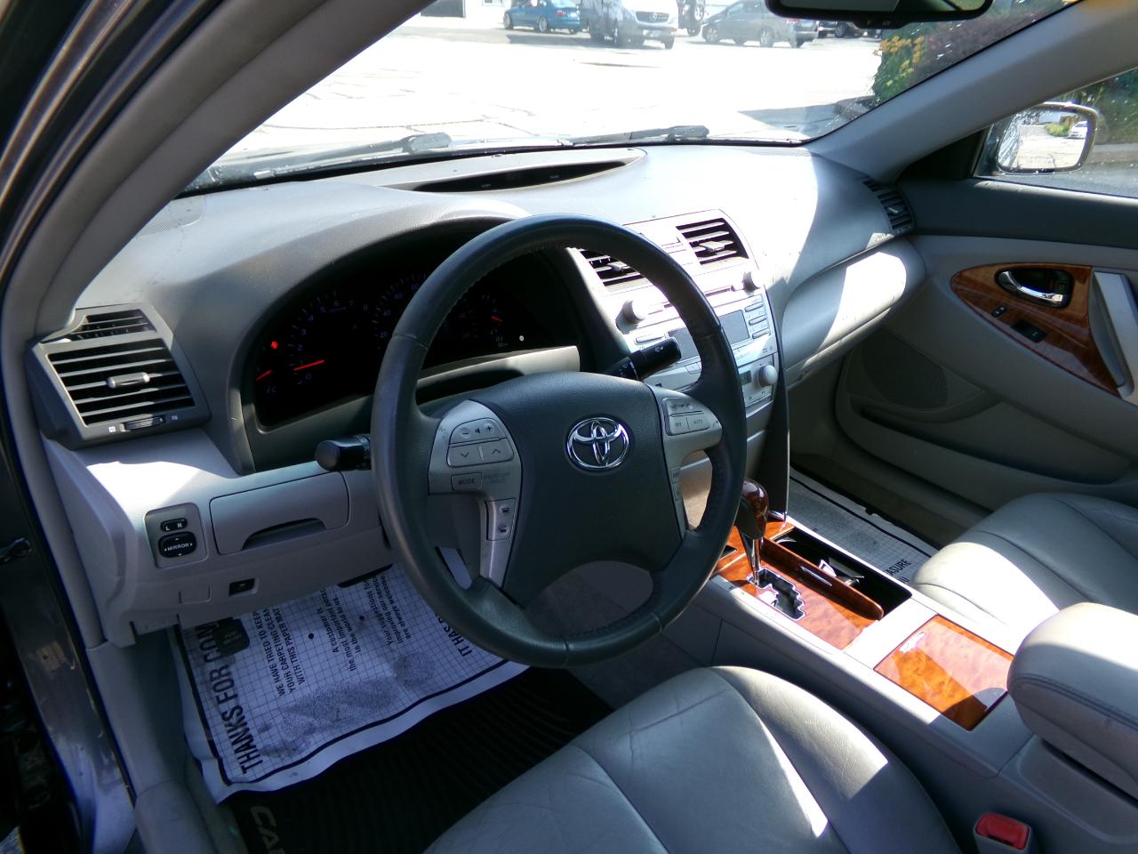 Toyota Camry 4dr Sdn V6 Auto XLE (Natl) 2010