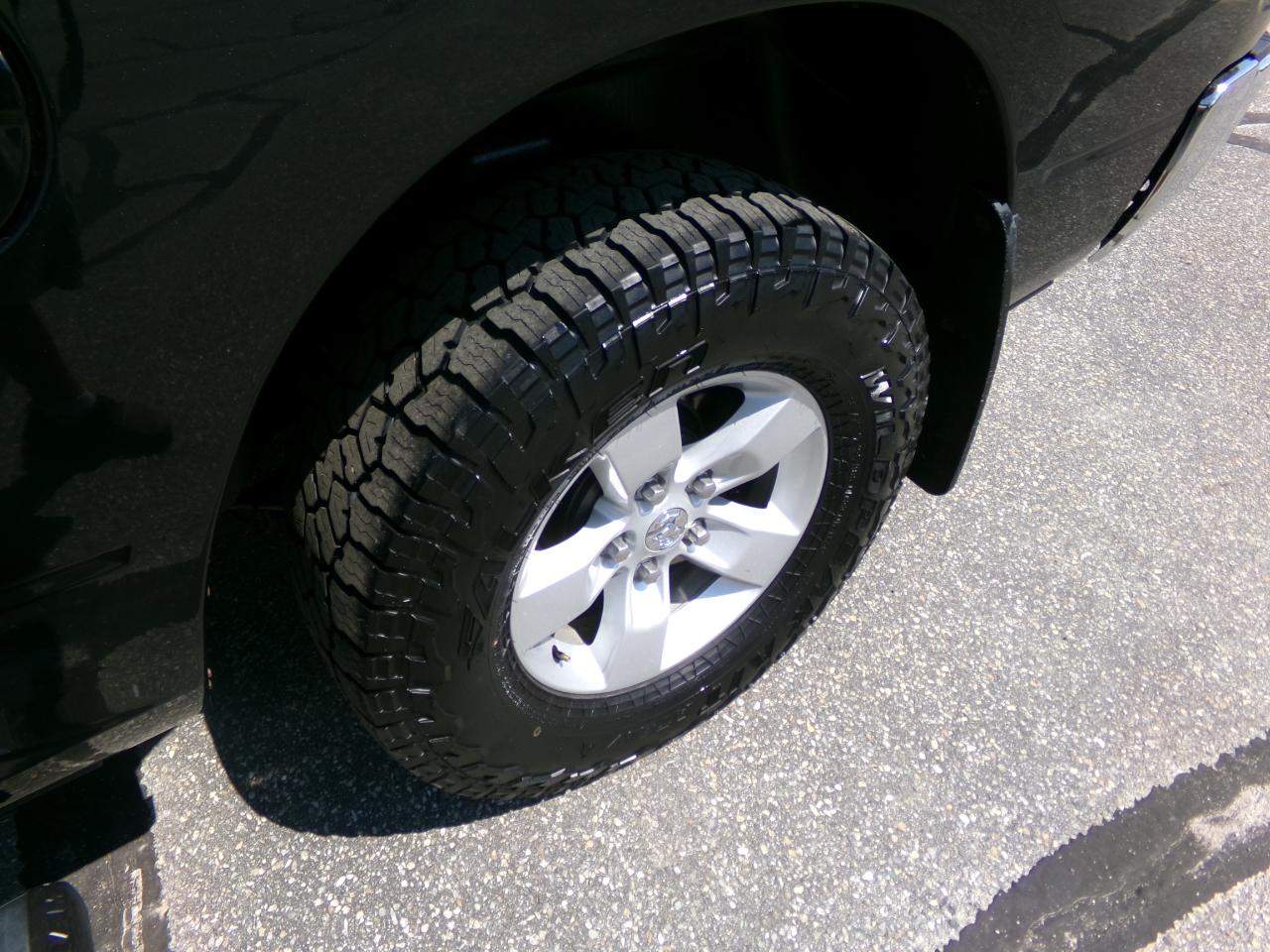 RAM 1500 4WD Crew Cab 140.5" Tradesman 2016