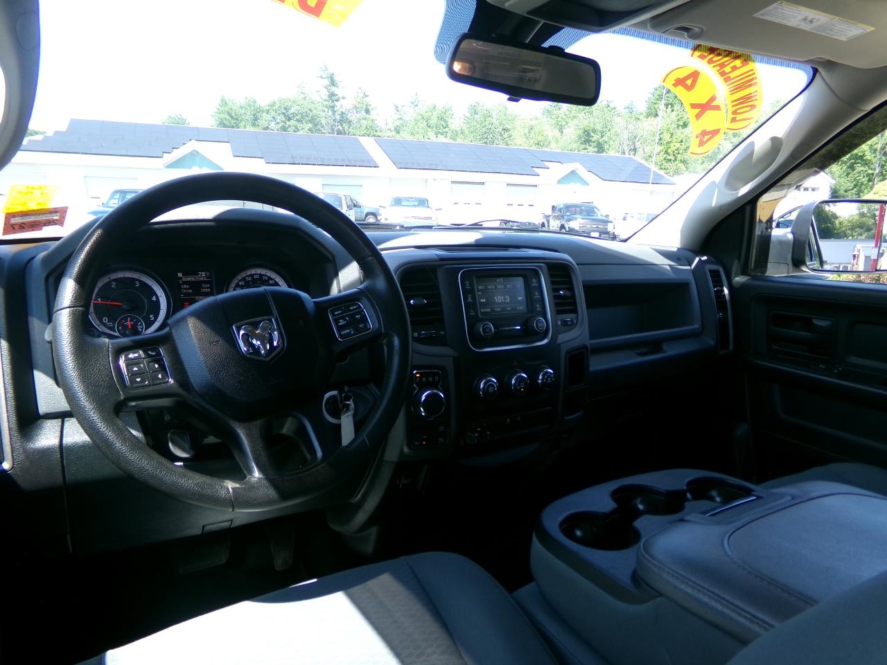 RAM 1500 4WD Crew Cab 140.5" Tradesman 2016