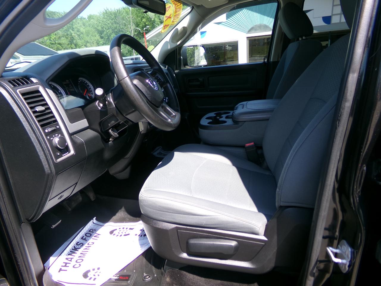 RAM 1500 4WD Crew Cab 140.5" Tradesman 2016