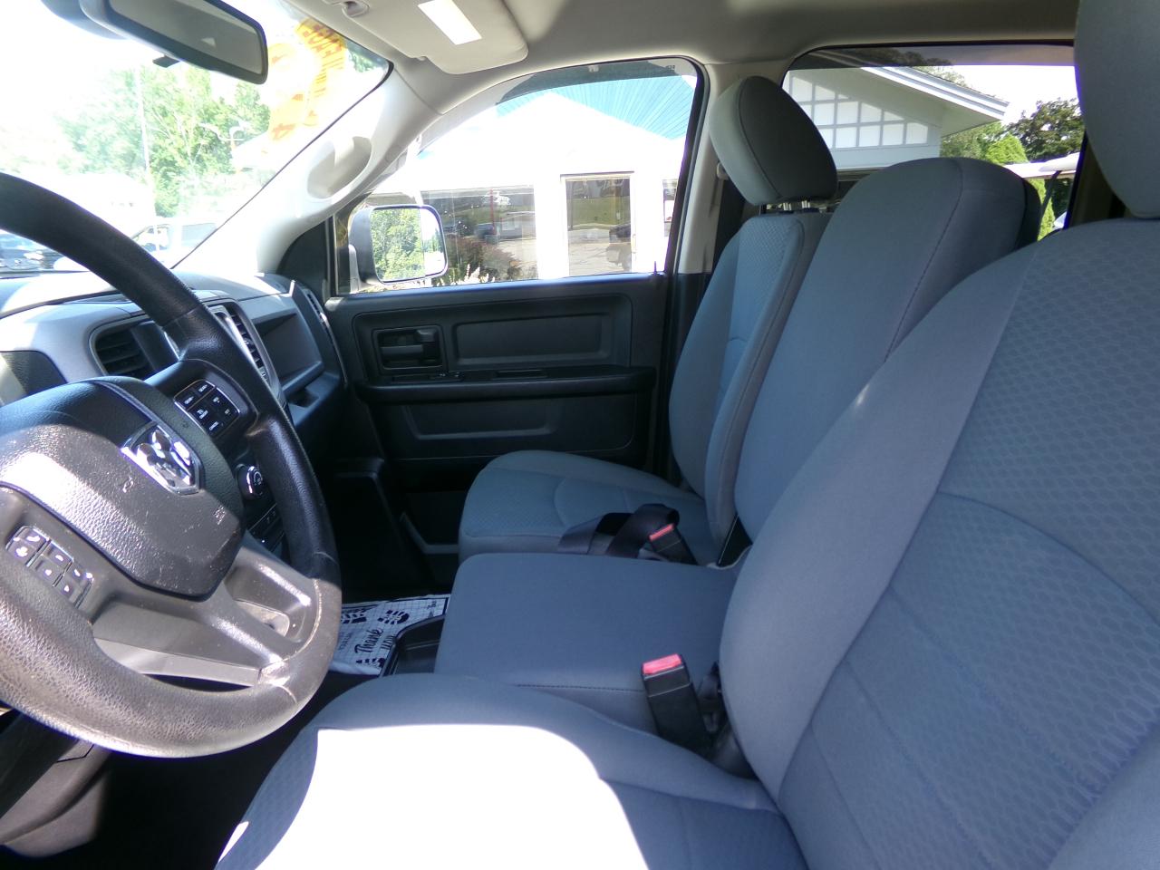 RAM 1500 4WD Crew Cab 140.5" Tradesman 2016