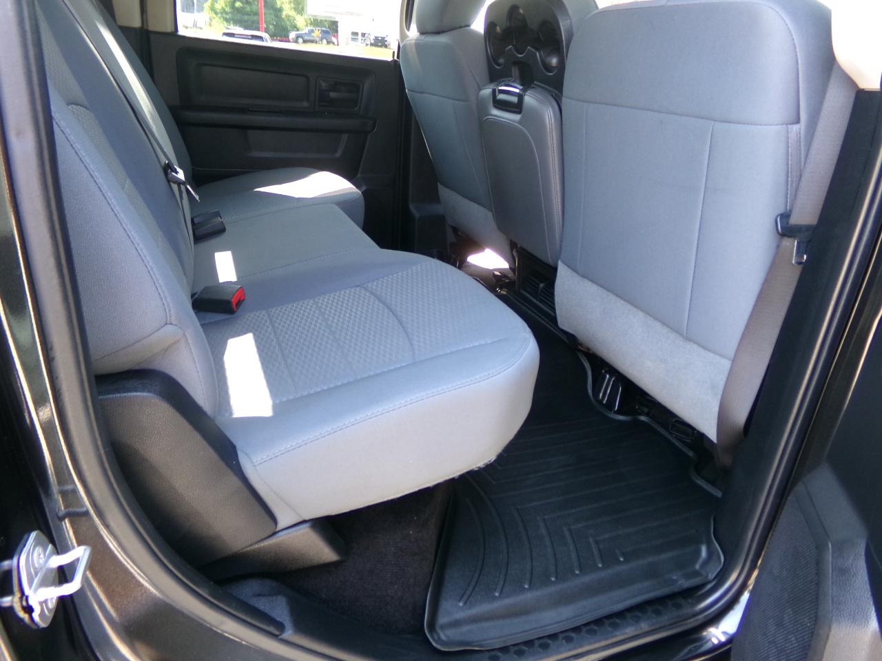 RAM 1500 4WD Crew Cab 140.5" Tradesman 2016