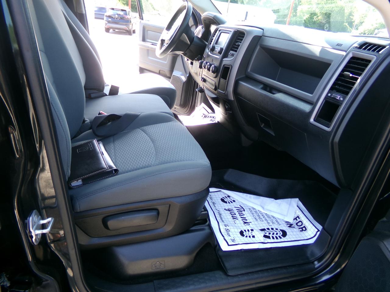 RAM 1500 4WD Crew Cab 140.5" Tradesman 2016