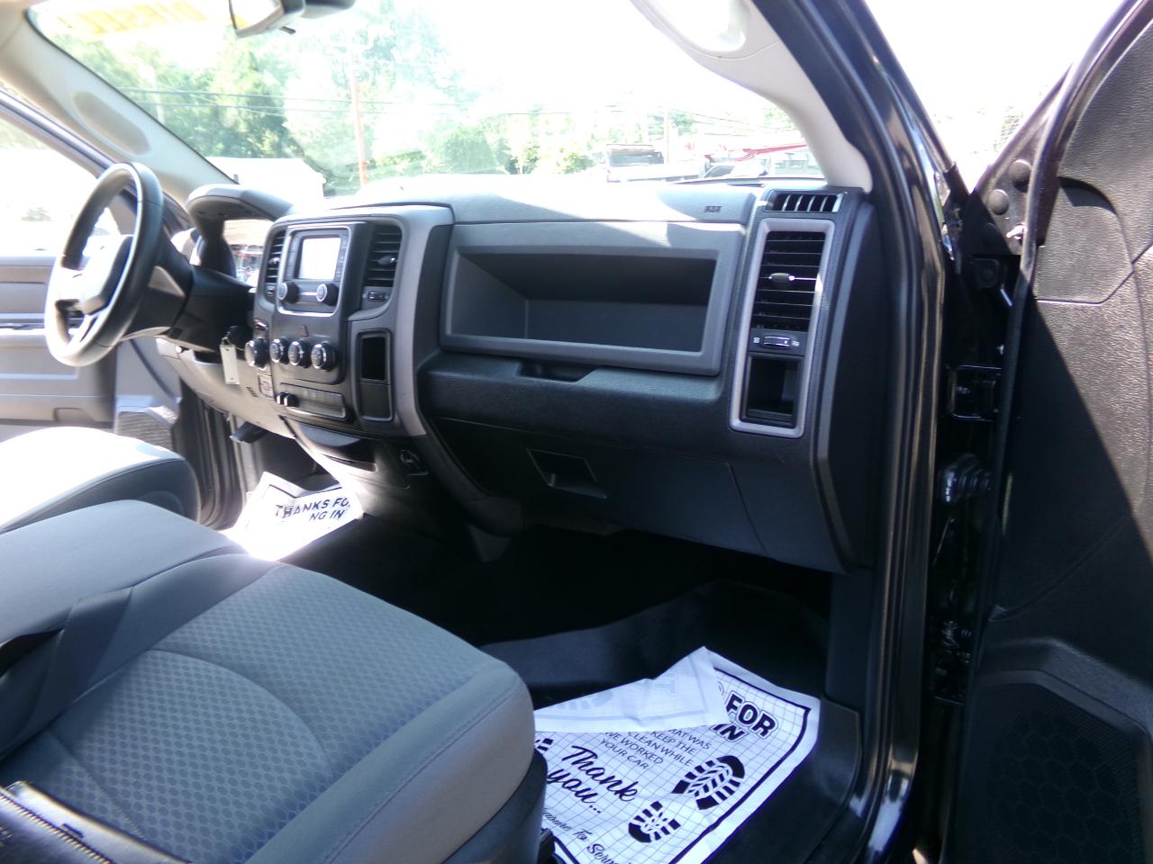 RAM 1500 4WD Crew Cab 140.5" Tradesman 2016