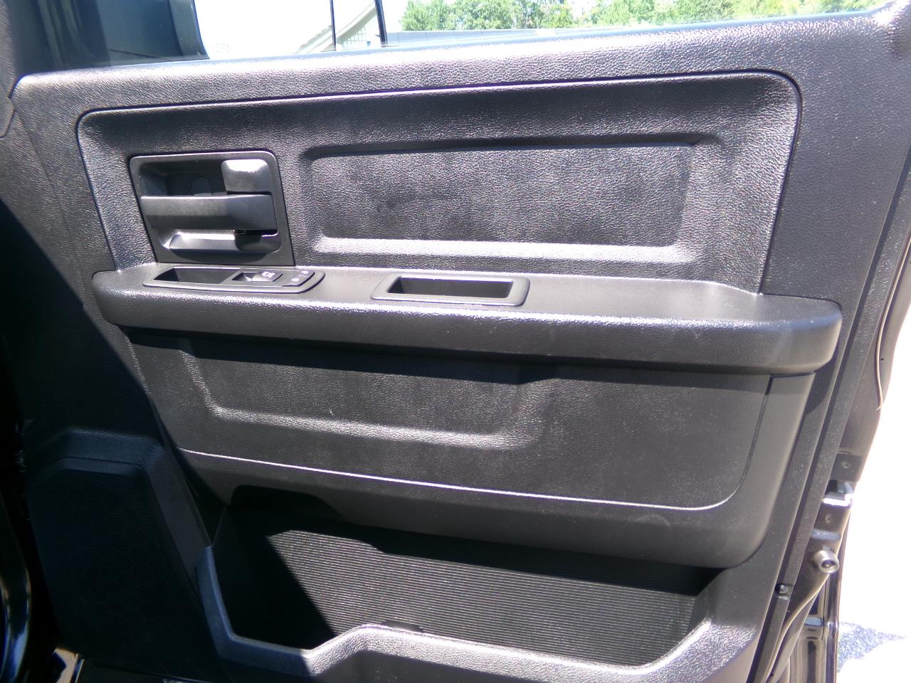 RAM 1500 4WD Crew Cab 140.5" Tradesman 2016