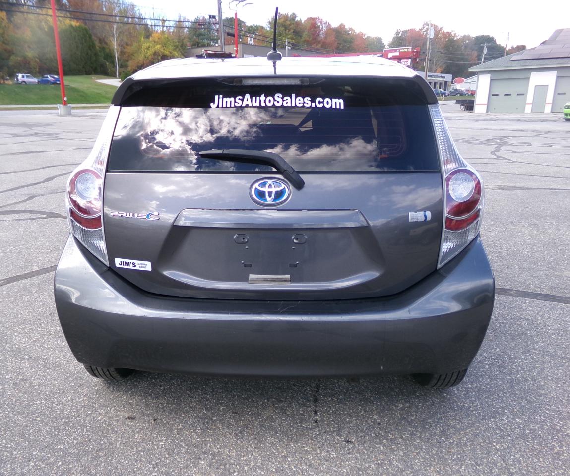 Toyota Prius C photo 4