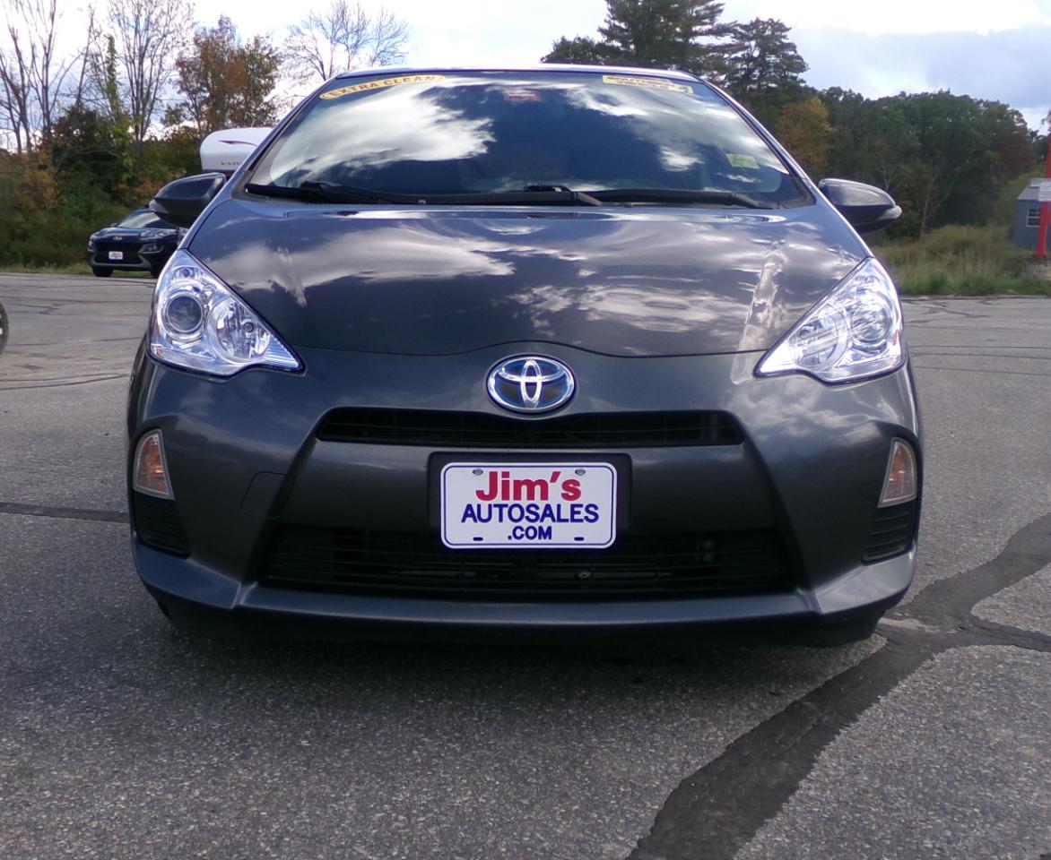 Toyota Prius C photo 8