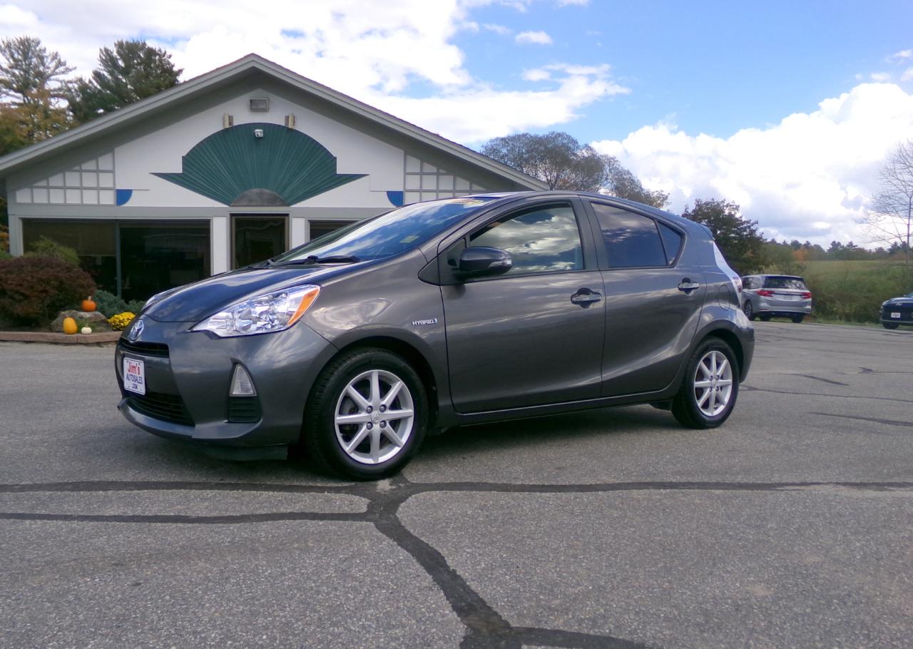 Toyota Prius C photo 9