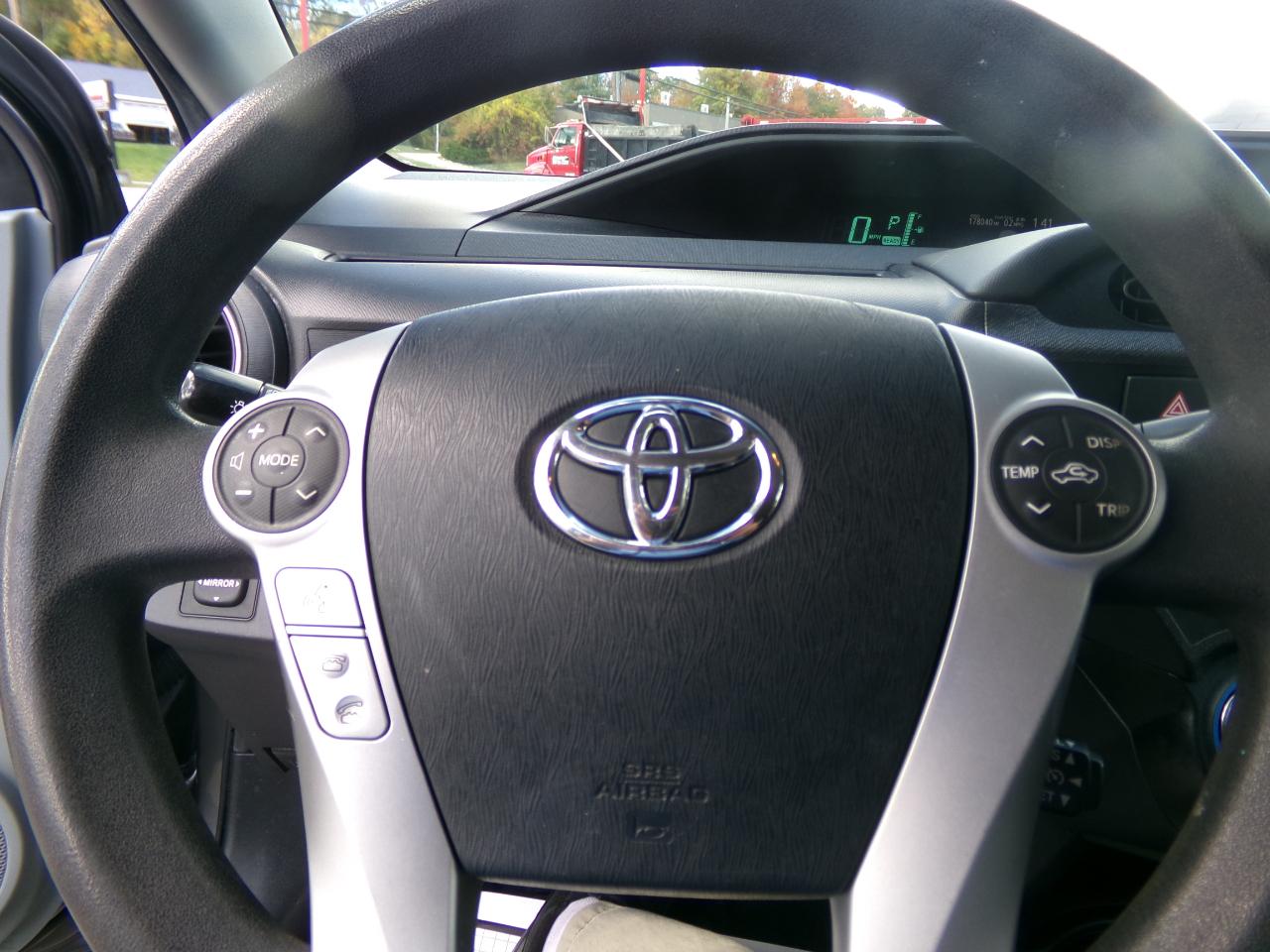 Toyota Prius C photo 13