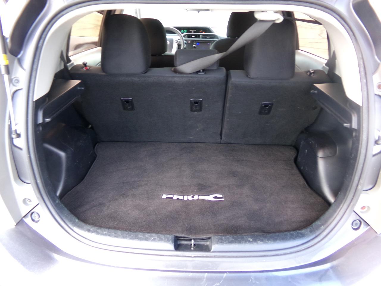 Toyota Prius C photo 18