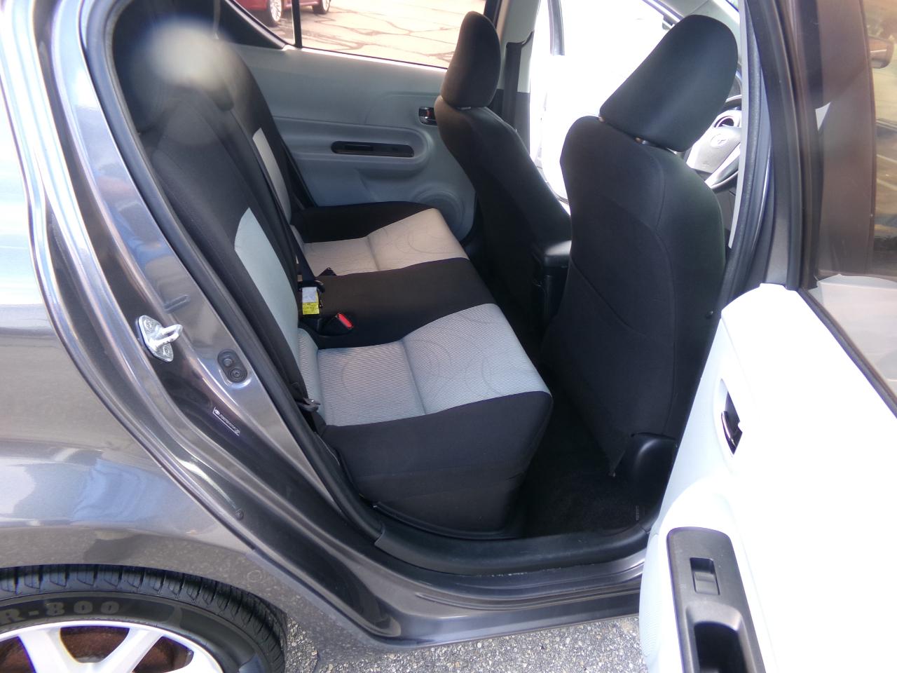 Toyota Prius C photo 19