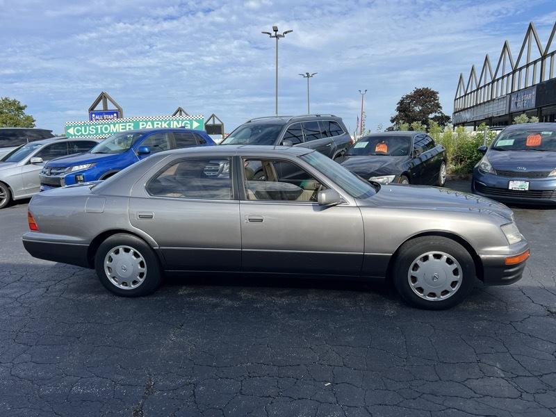 Lexus LS 400 Base 1995