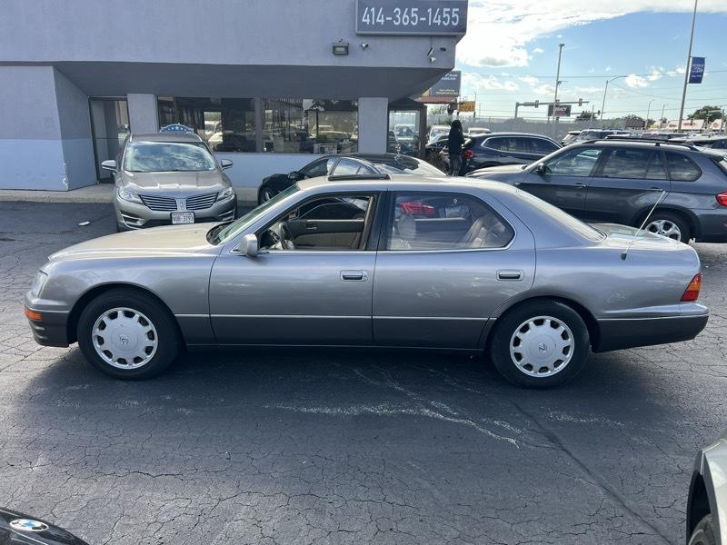 Lexus LS 400 Base 1995