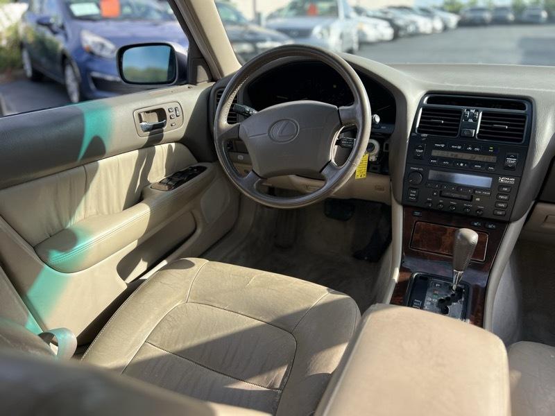 Lexus LS 400 Base 1995