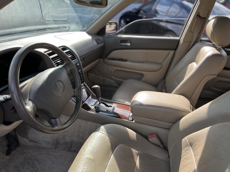 Lexus LS 400 Base 1995