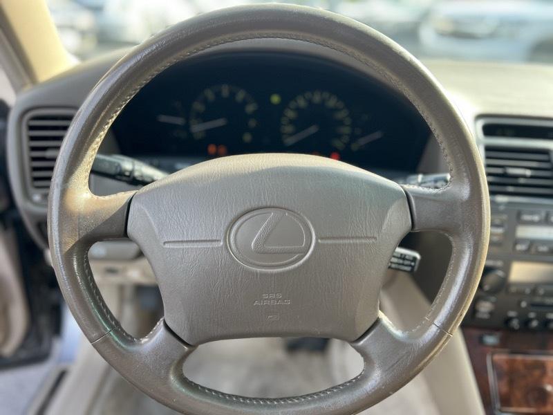 Lexus LS 400 Base 1995
