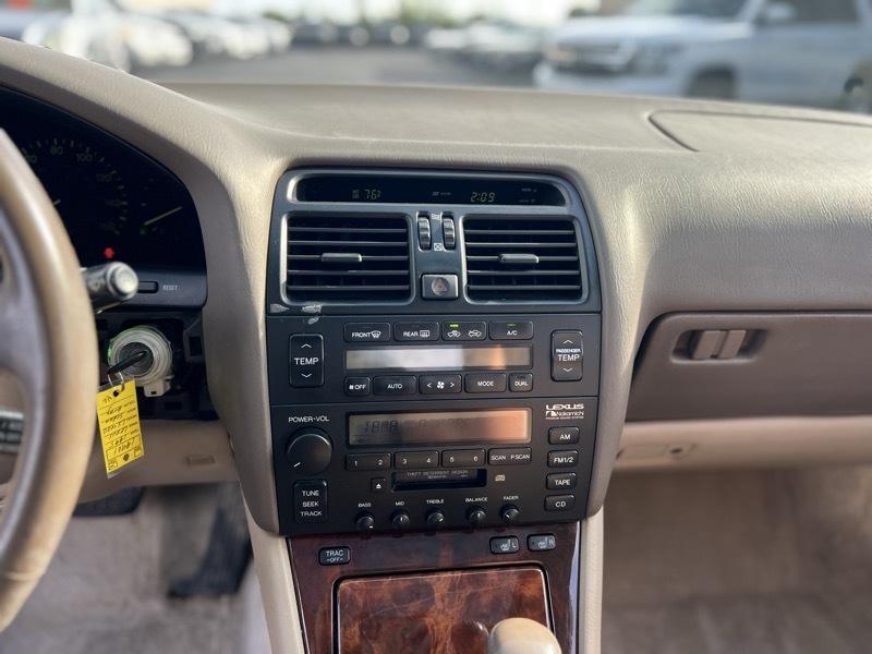 Lexus LS 400 Base 1995