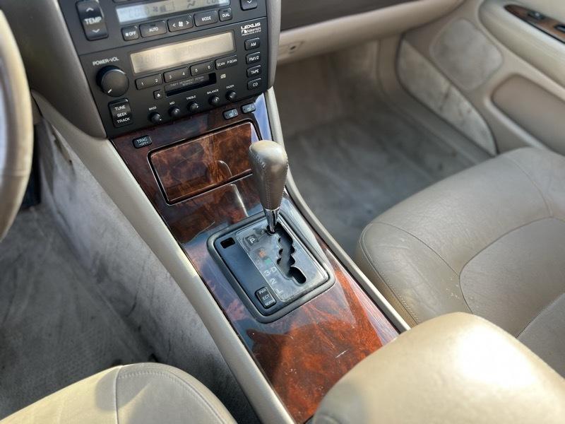 Lexus LS 400 Base 1995