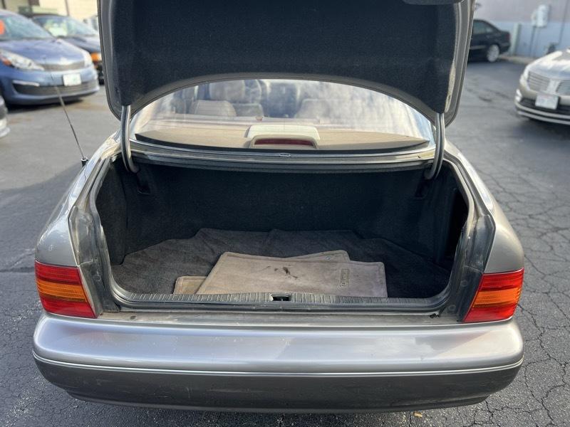 Lexus LS 400 Base 1995
