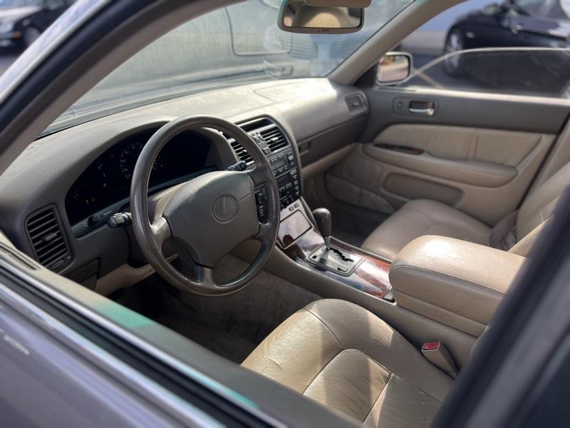 Lexus LS 400 Base 1995