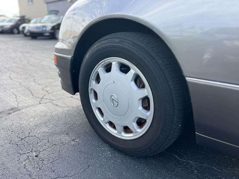 Lexus LS 400 Base 1995