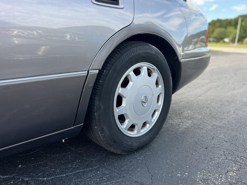 Lexus LS 400 Base 1995