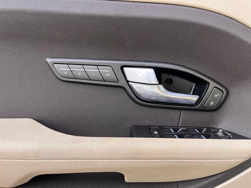 Land Rover Range Rover Evoque Pure Plus 5-Door 2015