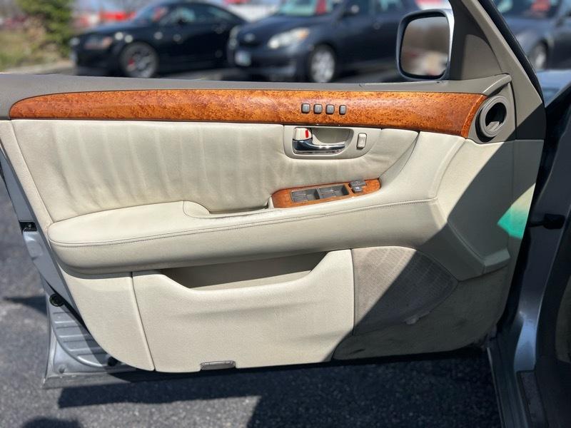 Lexus LS 430 Sedan 2004