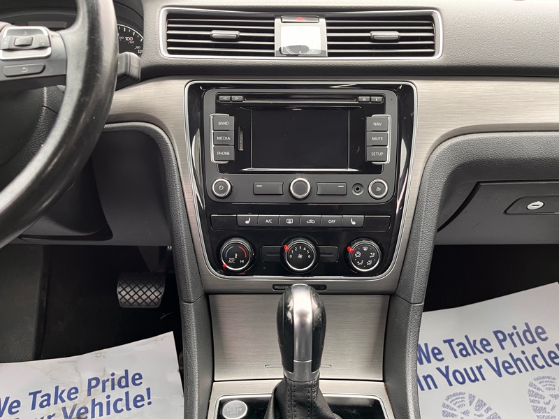 Volkswagen Passat SE 6A 2015 Volkswagen Passat SE 6A 2015