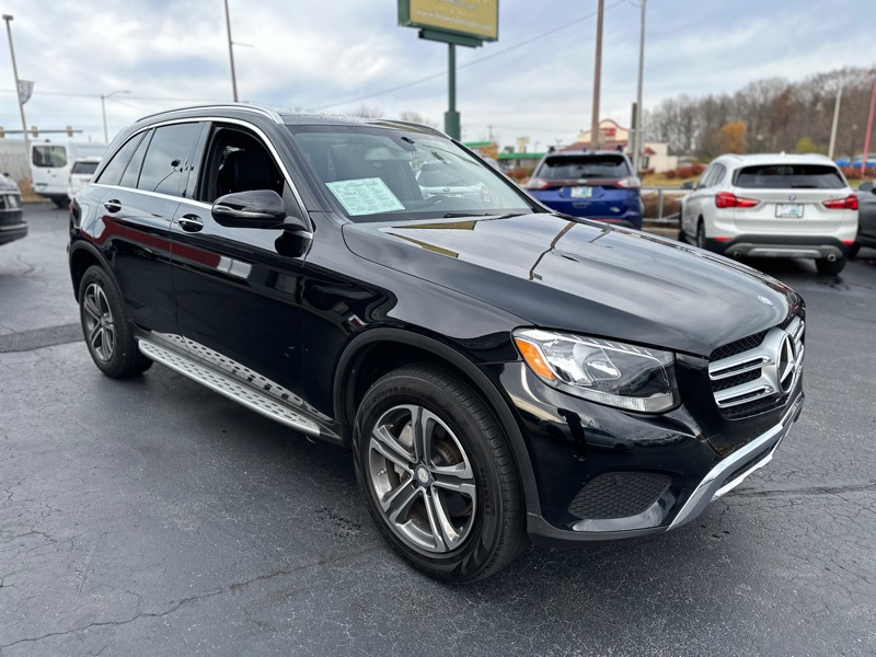 2016 Mercedes Benz GLC 300 4MATIC photo 3