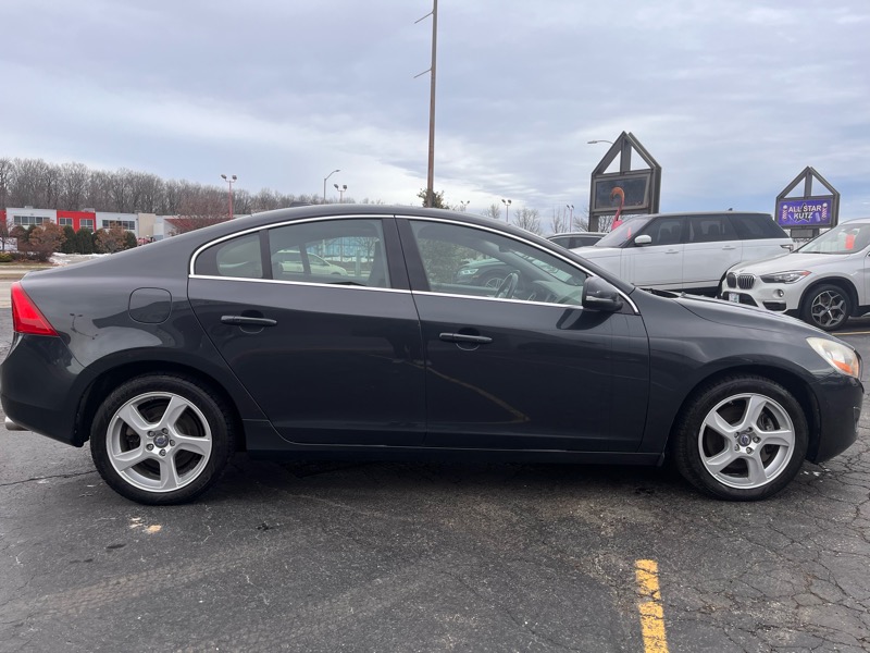 Volvo S60 T5 4D Sedan AWD 2013