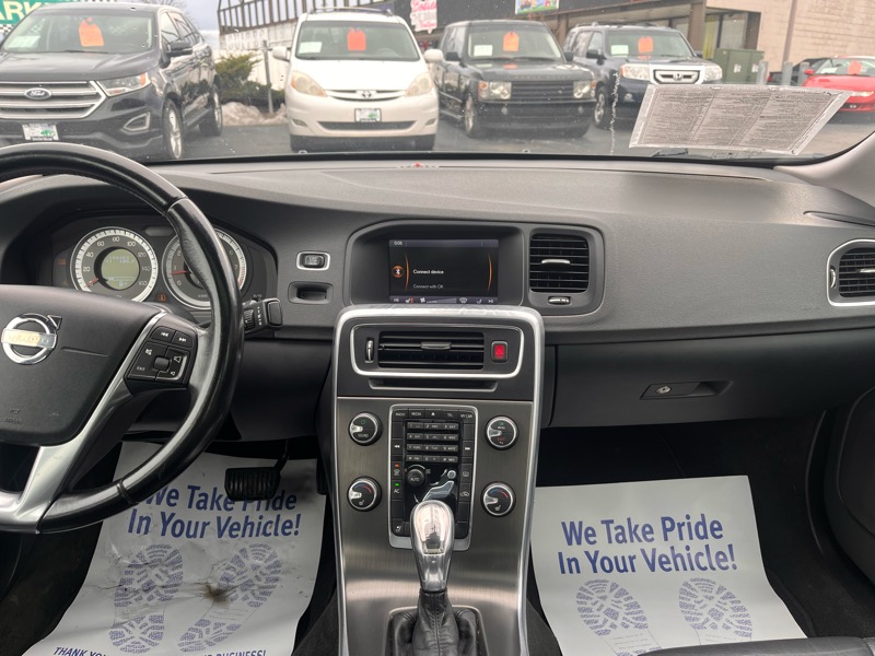 Volvo S60 T5 4D Sedan AWD 2013