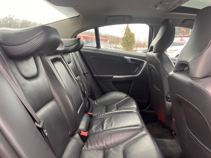 Volvo S60 T5 4D Sedan AWD 2013