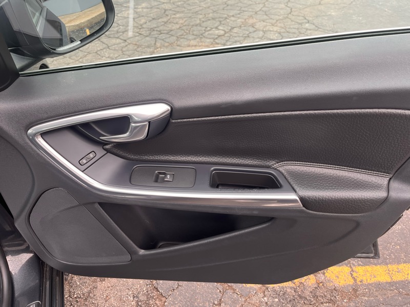 Volvo S60 T5 4D Sedan AWD 2013