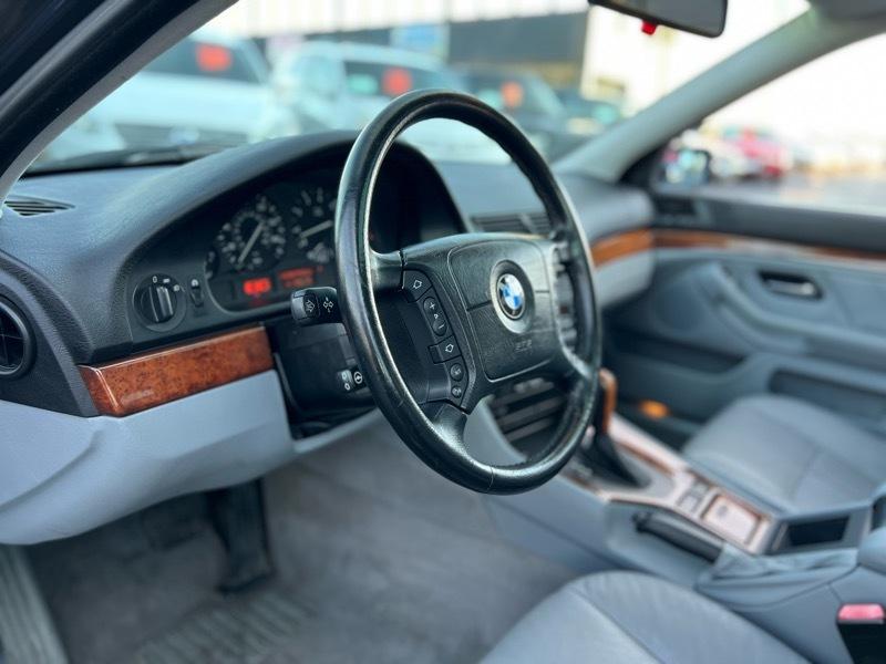 BMW 5-Series 525i 2001