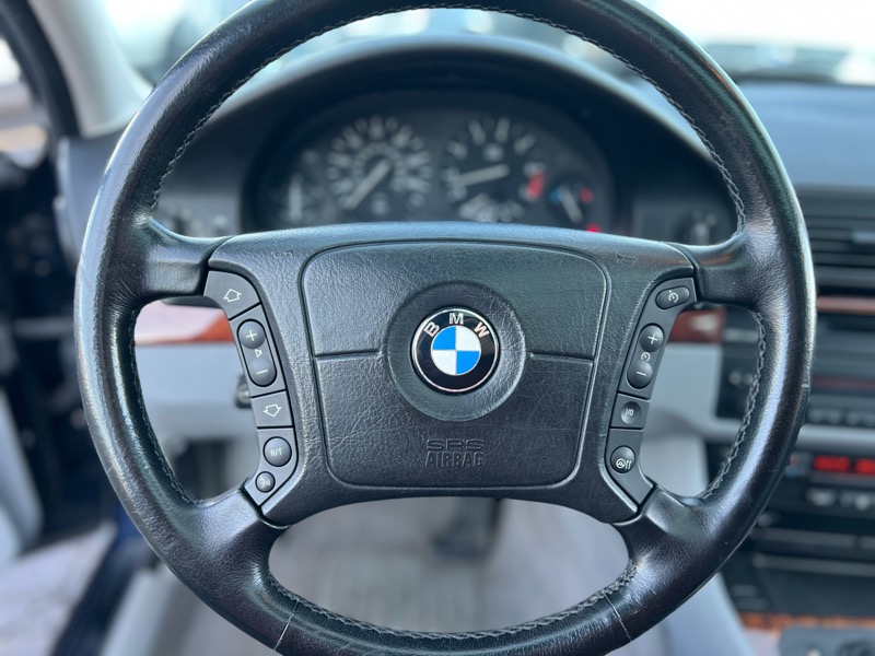 BMW 5-Series 525i 2001