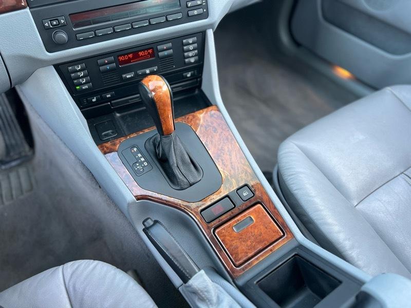 BMW 5-Series 525i 2001