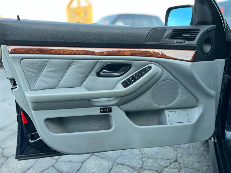 BMW 5-Series 525i 2001