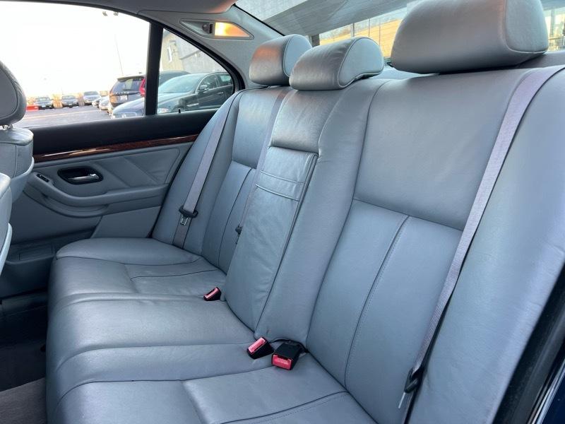 BMW 5-Series 525i 2001