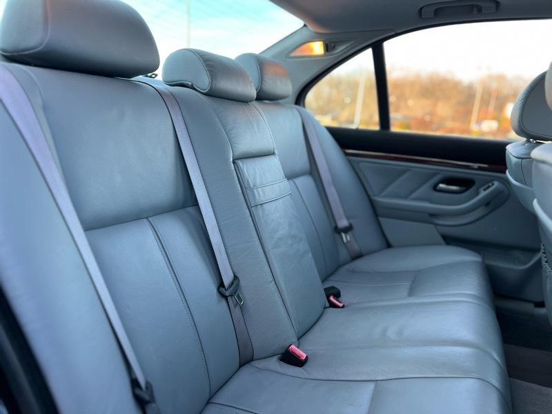 BMW 5-Series 525i 2001