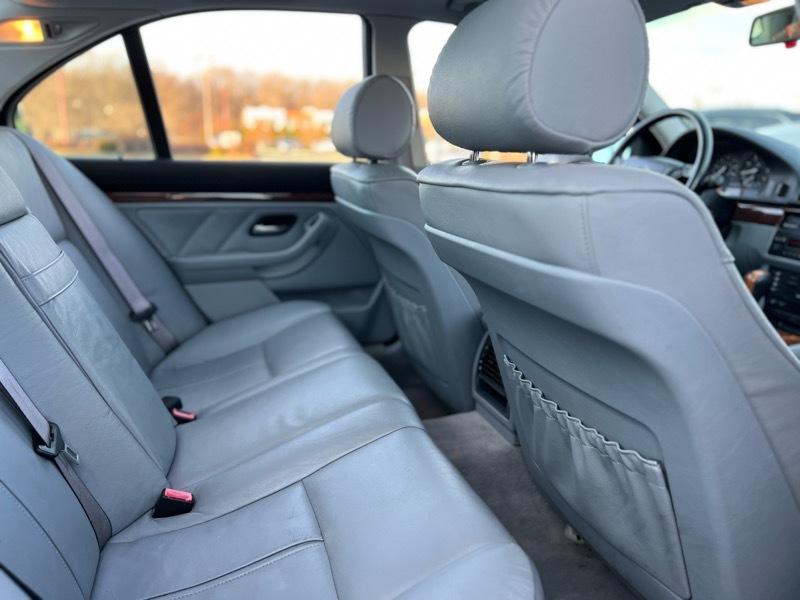 BMW 5-Series 525i 2001