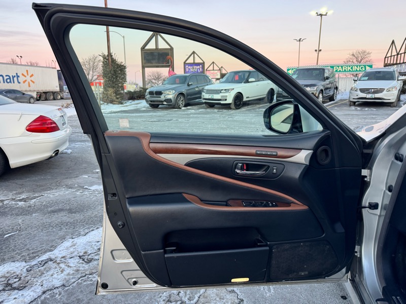 Lexus LS 460 L Luxury Sedan AWD 2013