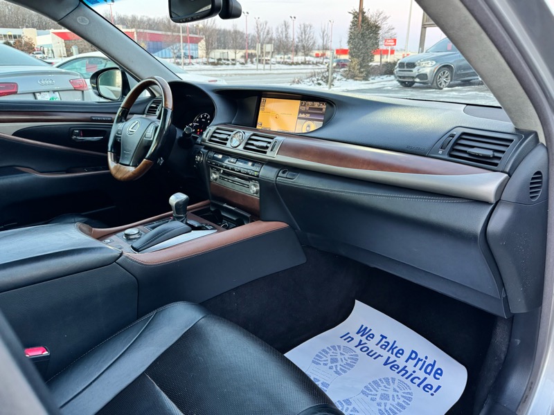 Lexus LS 460 L Luxury Sedan AWD 2013