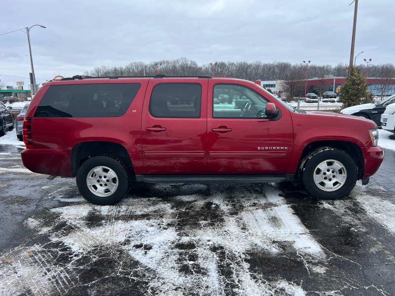 Chevrolet Suburban LT 1500 4WD 2013