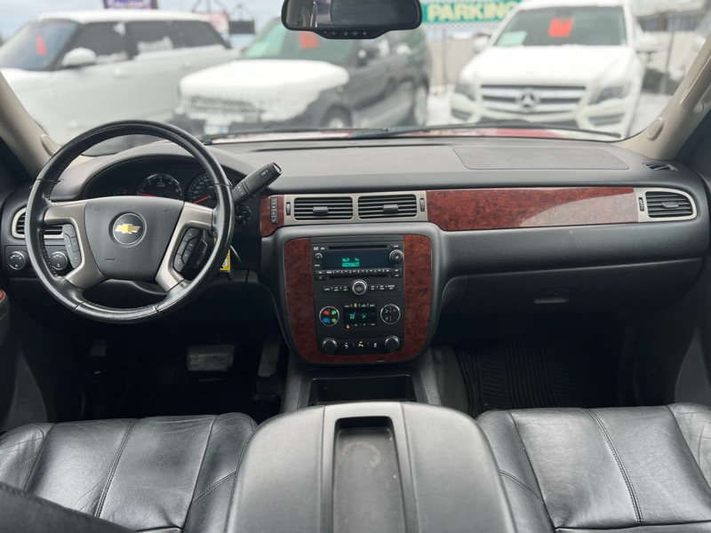 Chevrolet Suburban LT 1500 4WD 2013