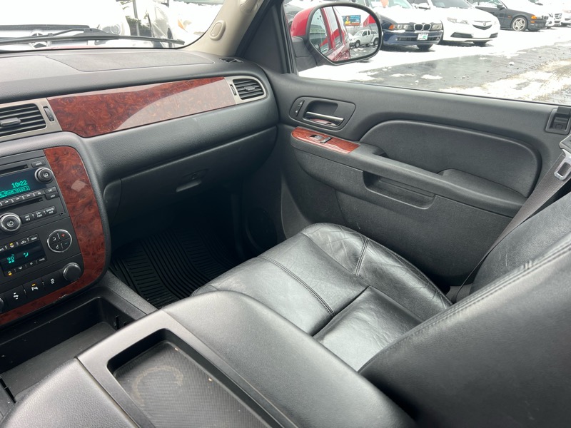 Chevrolet Suburban LT 1500 4WD 2013